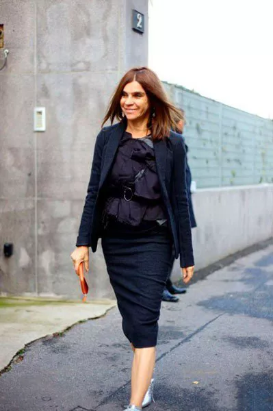 Carine Roitfeld в костюме от Bottega Veneta. Неделя моды в Милане осень/зима 2015