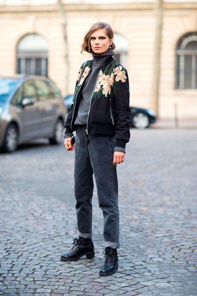 Caroline Brasch Nielsen в прикольной кофте. Уличная мода Парижа осень 2014