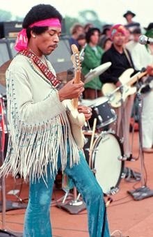 Джими Хендрикс играет на гитаре - 1970 год
