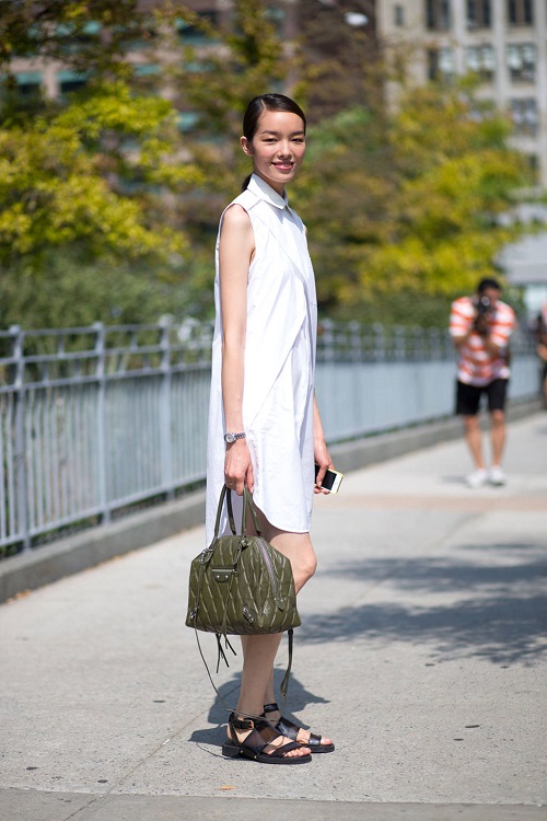 Fei Fei Sun в белом, свободном платье