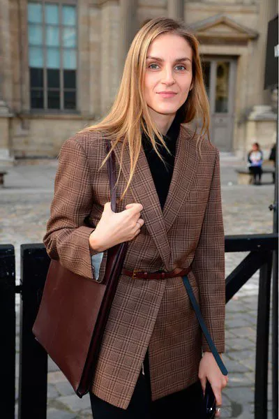Гайя Репосси на показе Louis Vuitton в рамках Парижской недели моды (женская одежда) сезона Весна-Лето 2014 в Le Carre du Louvre 2 октября 2013 года. 