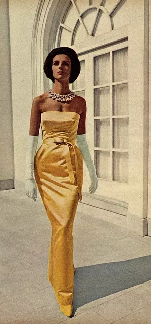 Модель Tilly Tizzani в вечернем платье от Givenchy, фотография для Vogue, 1967 год