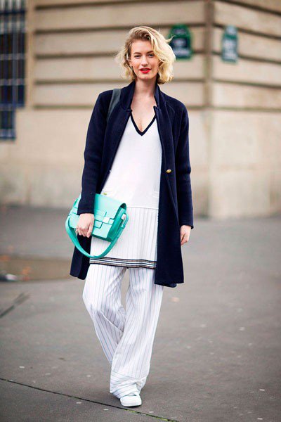 Девушка с сумкой Sophie Hulme. Уличная мода Парижа осень 2014