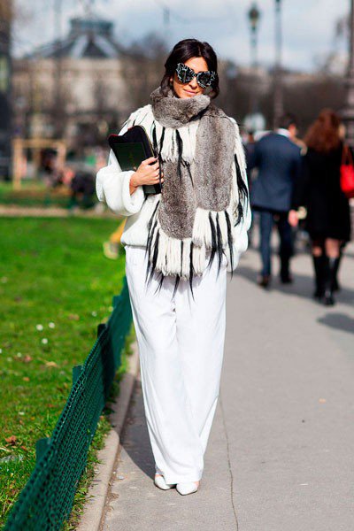 Девушка в белом. Уличная мода Парижа осень 2014