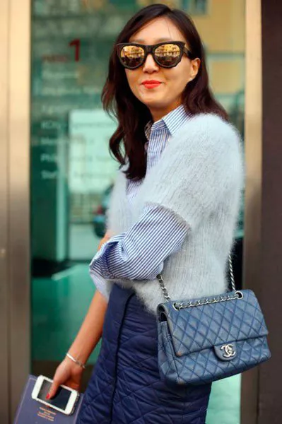 Девушка в одежде от Chanel. Неделя моды в Милане осень/зима 2015