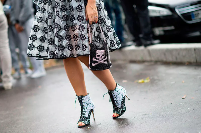 Наташа Зинько на неделе моды в Париже весна/лето 2015, в длинной юбке