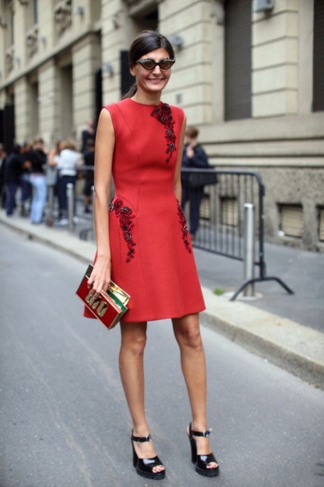 платье красное Gucci. Уличная мода 2014, Милан