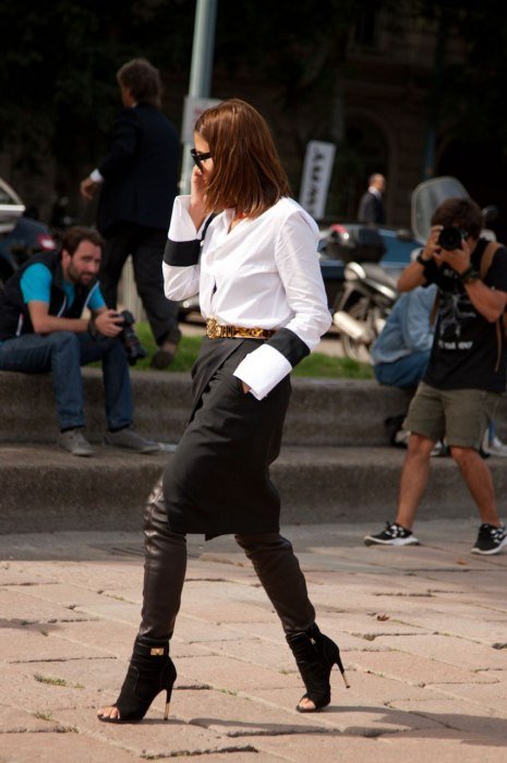 юбка, блуза, кожаные штаны от Just Cavalli. Уличная мода 2014, Милан