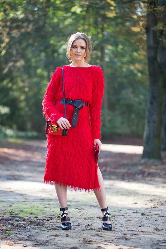 Кристина Базан в красном платье