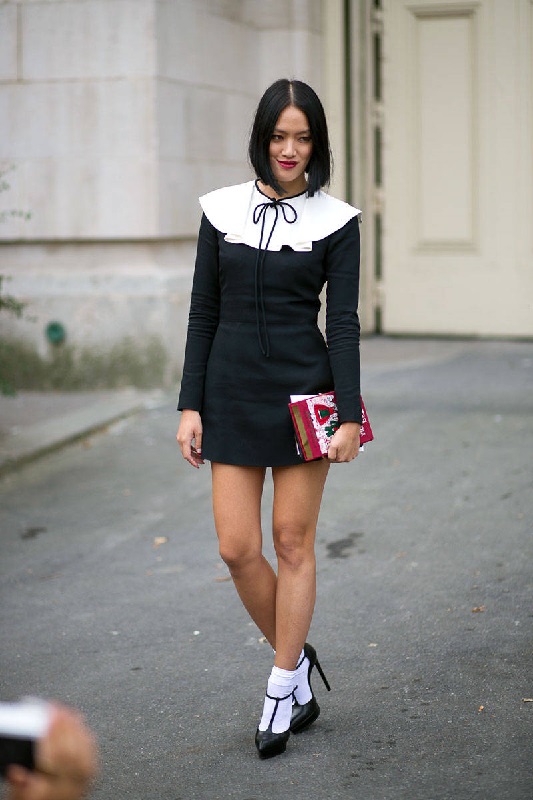 Tiffany Hsu в черном платье с белым воротником от Valentino