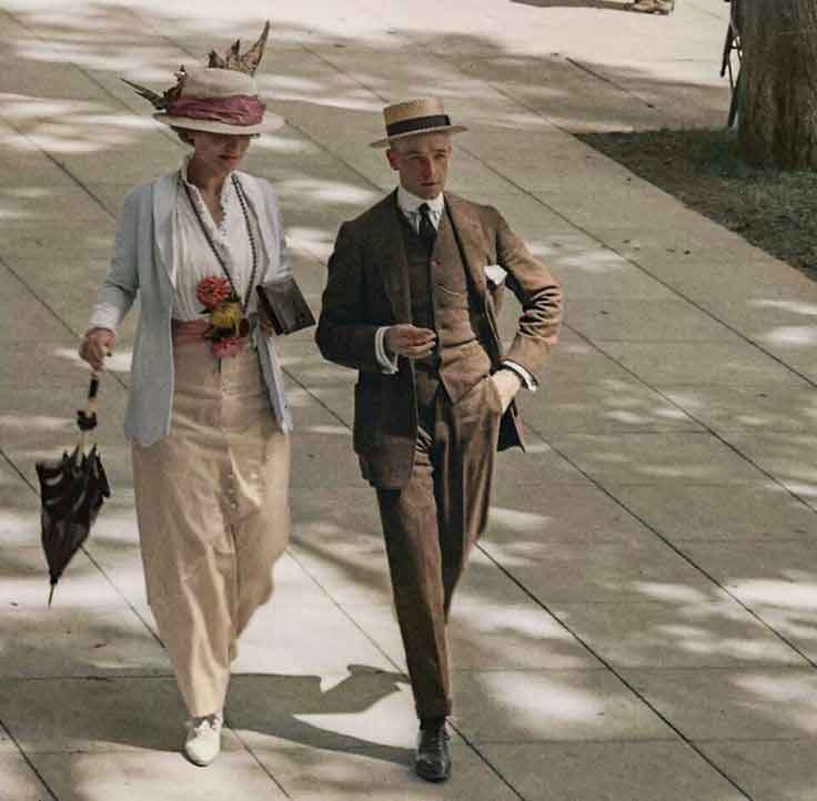 Модные люди на улицах Парижа 1913 год