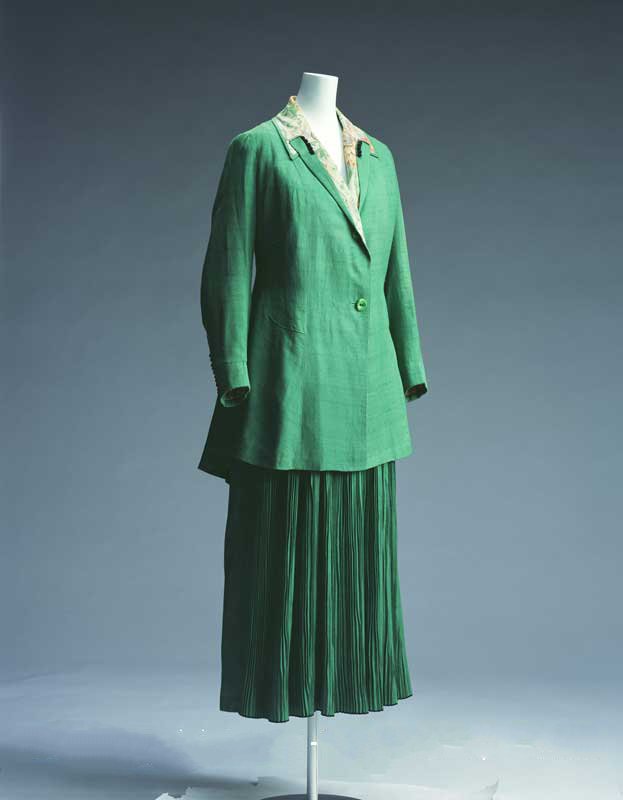 Модный костюм зеленого цвета 1915 год