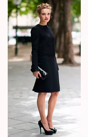 Наталья Водянова в маленьком черном платье