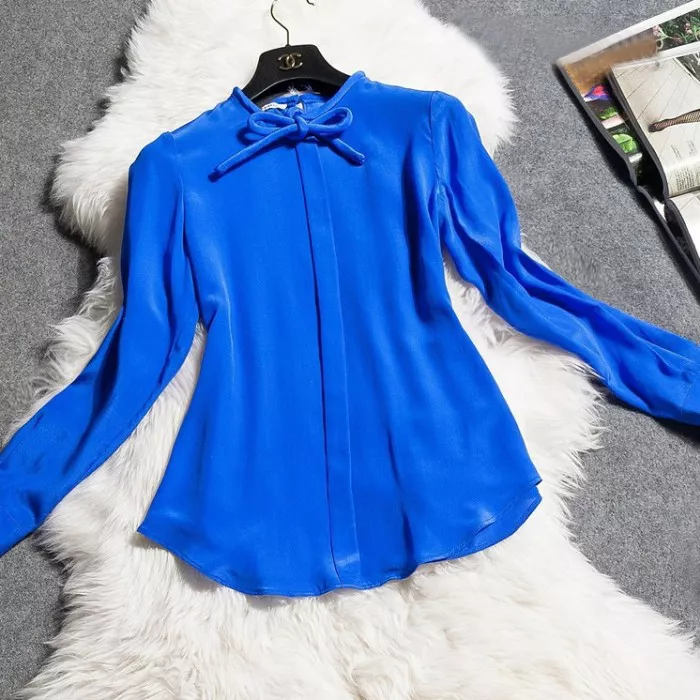 Блузка насыщенного синего цвета