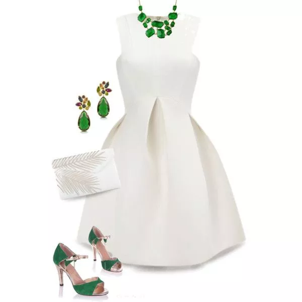 Белое платье и зеленые аксессуары