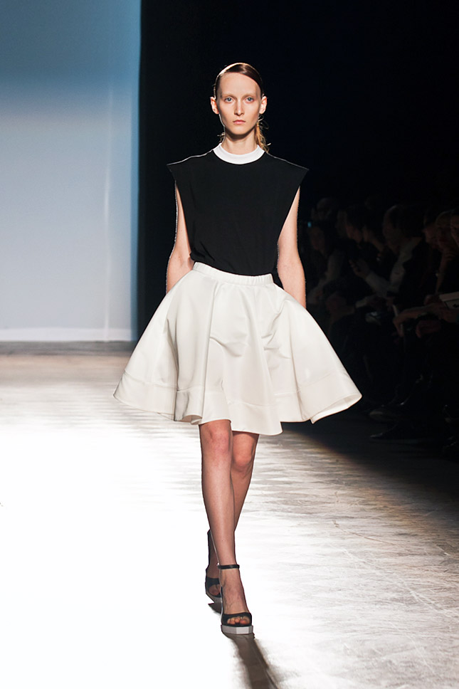 Белая юбка-солнце – воплощение женственности и скромности | Мода от luchistii-sudak.ru