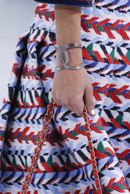 Лаконичный браслет Chanel - тенденции аксессуаров весна/лето 2016