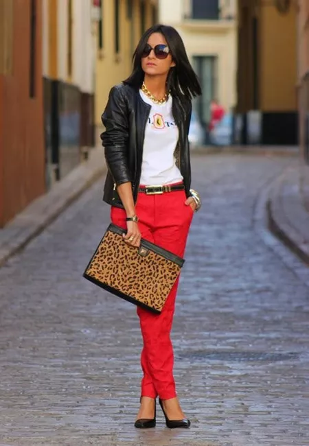 Девушка с леопардовой сумкой