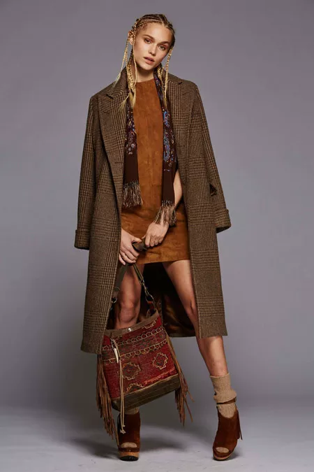 Модель в классическом коричневом пальто от Polo Ralph Lauren - модные пальто осень 2016, зима 2017