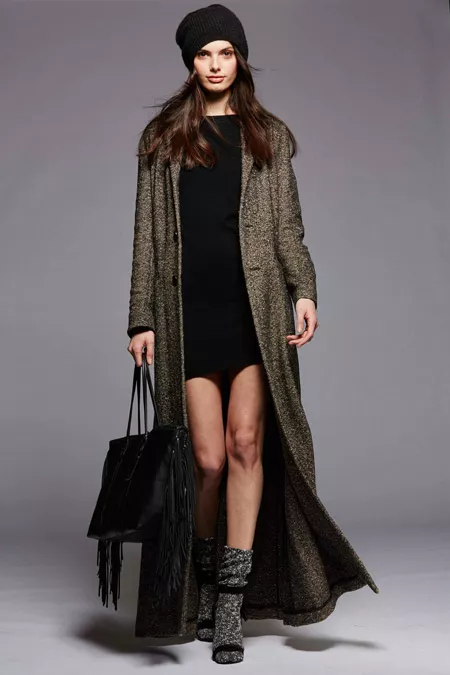 Модель в коричневом пальто в пол от Polo Ralph Lauren - модные пальто осень 2016, зима 2017