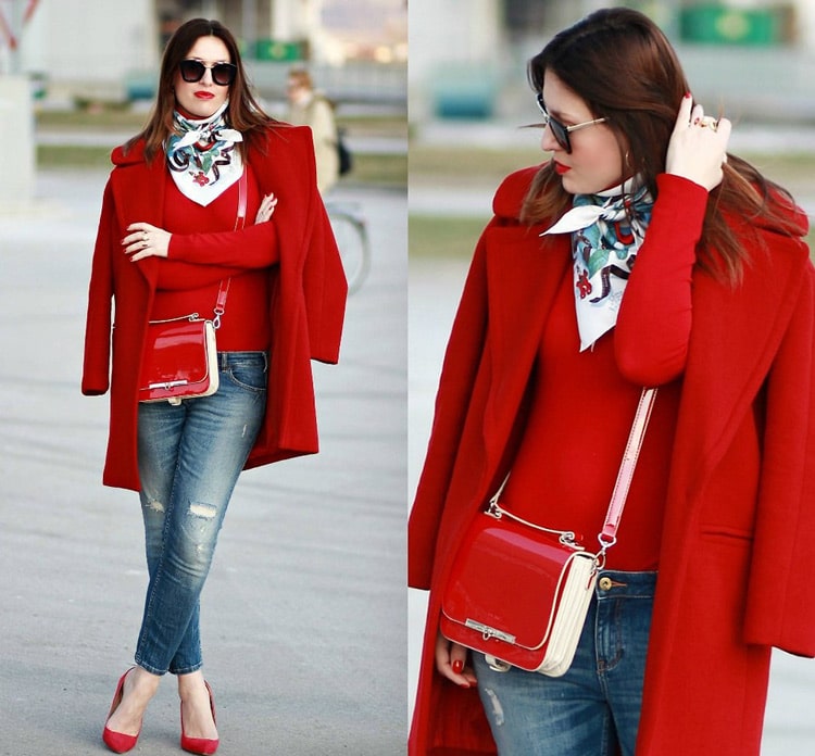 Девушка в платке и красном пальто