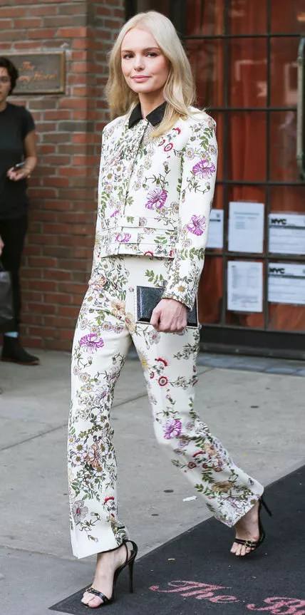 Кейт Босуорт в костюме с цветочным принтом