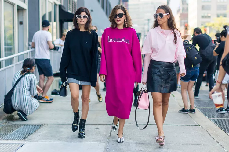 Три модели в уличном стиле - уличная мода Нью-Йорка весна/лето 2017