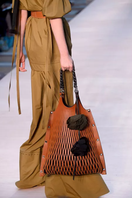 Коричневая сумка грелка от Sonia Rykiel - модные сумки весна-лето 2017
