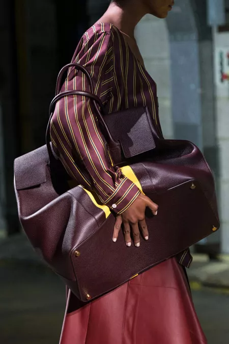 Огромная бордовая сумка от Mulberry - модные сумки весна-лето 2017
