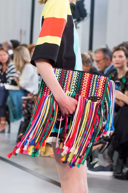 Цветная сумка с бахромой от Emilio Pucci - модные сумки весна-лето 2017