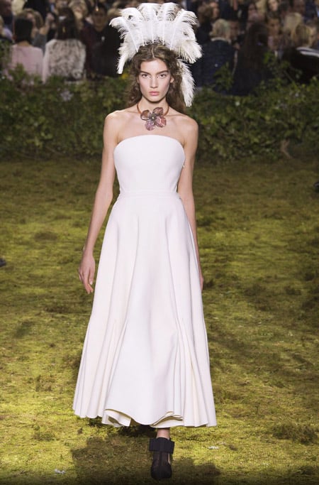 Белое вечернее платье от Christian Dior, коллекция 2017 года
