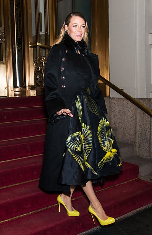 В юбке от Marchesa, пальто от Chanel и туфли от Christian Louboutin, покидает шоу Marchesa во время недели мода в Нью-Йорке, февраль 2015 Фото: Getty Images