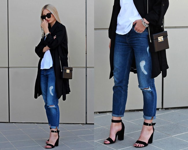 Девушка в рваных джинсах, черный плащ и босоножки