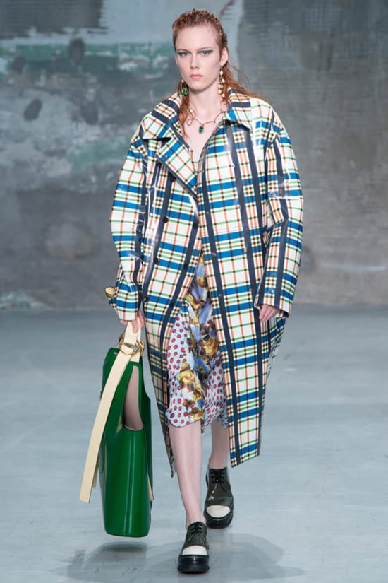 Какое пальто носить весной 2018, какая модель в моде. 9 трендов, на фото
				