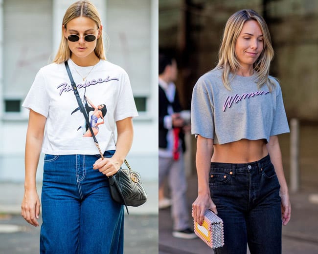 Девушка в укороченных футболках с надписью и джинсах с высокой талией