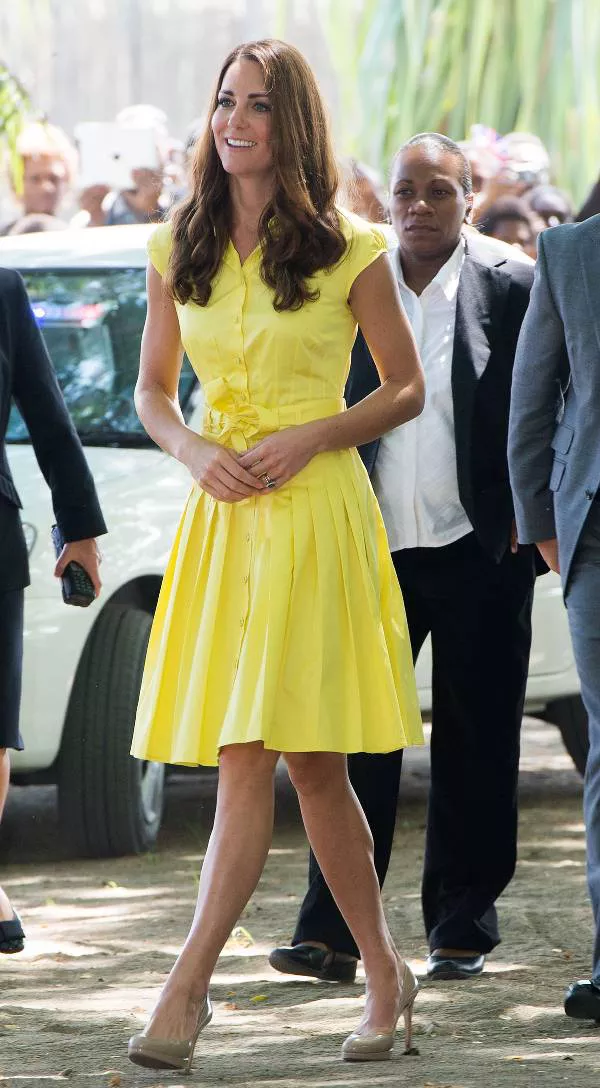 Кейт Миддлтон в летнем желтом платье миди