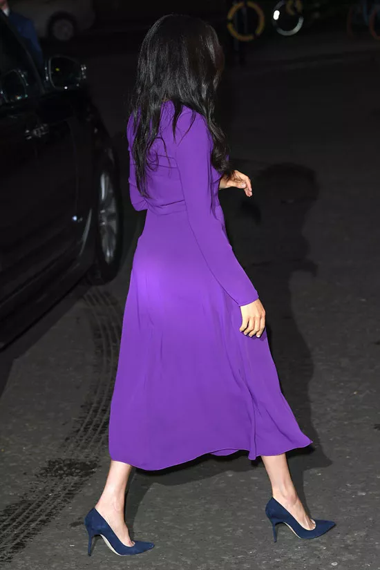 Меган Маркл в фиолетовом платье за 138 долларов и темно-синих лодочках