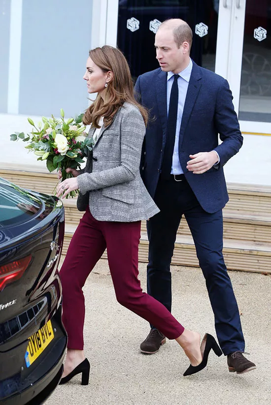 Кейт Миддлтон с цветами и принц Уильям