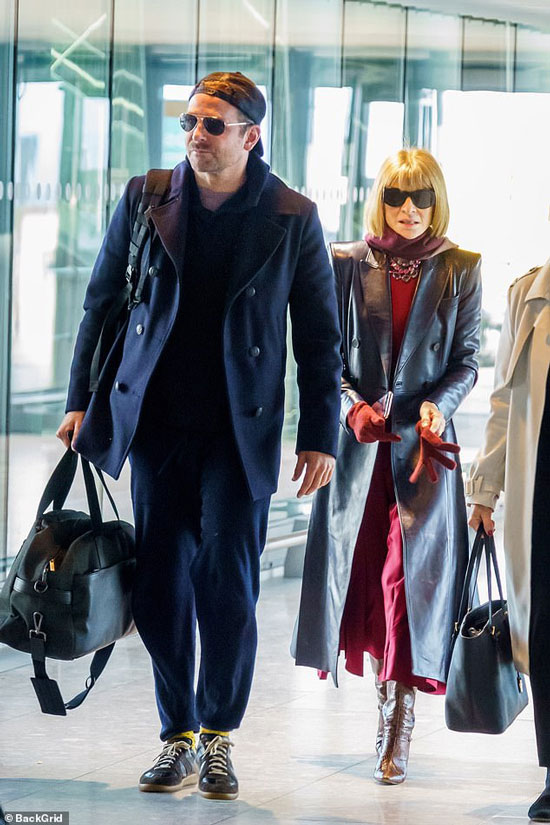 Анна Винтур в кожаном плаще и Бредли Купер в аэропорту
