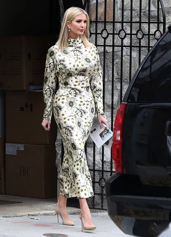Иванка Трамп в цветочном обтягивающем платье