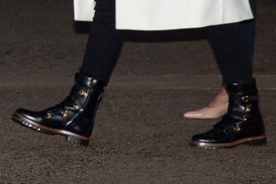 Мелания Трамп черных рокерских ботинках от Dior