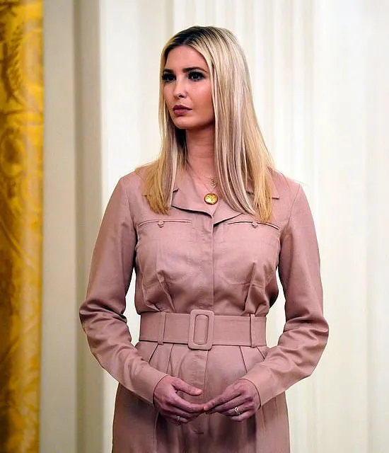 Иванка Трамп в шелковом комбинезоне румяного цвета