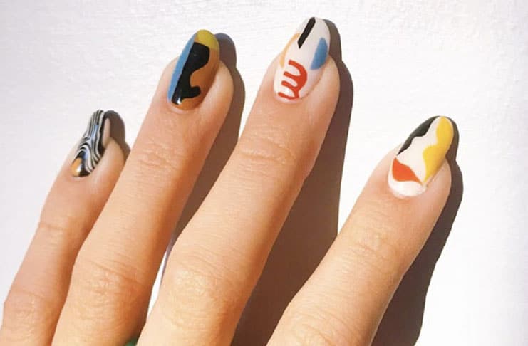 14 потрясающих дизайнов для овальных ногтей, которые стоит попробовать в 2020 году