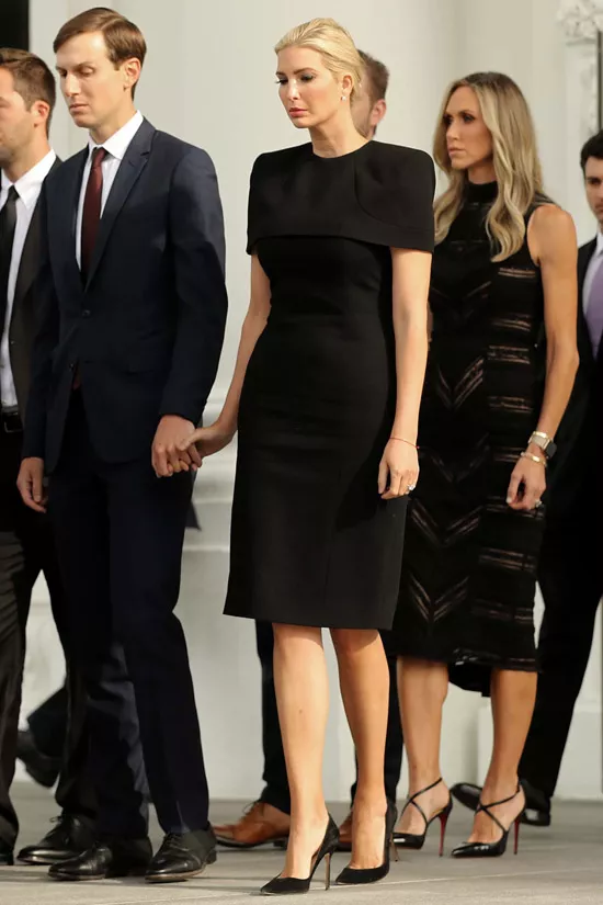 Иванка Трамп в черном платье футляр и лодочках