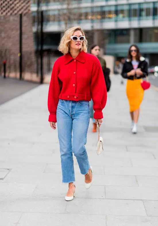 Модные образы с джинсами для женщин на осень 2020