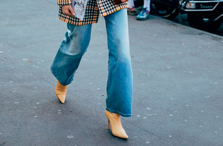 Как носить модные широкие джинсы осенью 2020 и выглядеть женственно