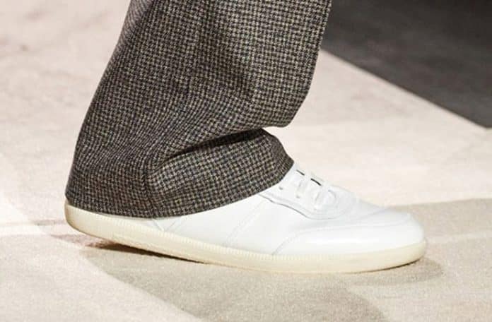 Какие кроссовки носить осенью 2020: эти 4 тренда украсят любой образ