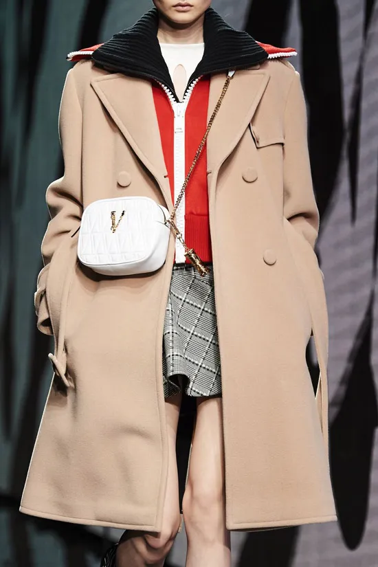 Трендовое пальто от Versace на зиму 2021
