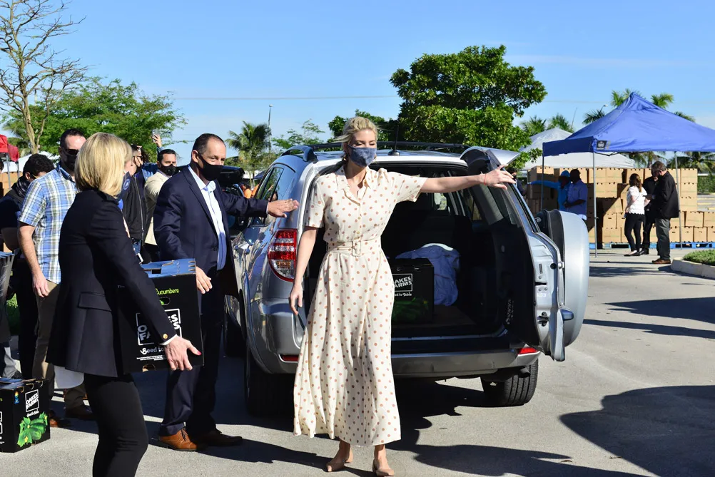 Иванка Трамп в платье в горошек