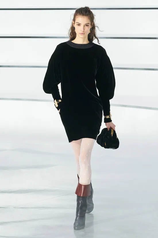 Бархатное мини платье Chanel